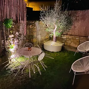  Apartment Ty Laumann Petite Maison Jardin Sur Le Port De Avec Parking Souterrain France